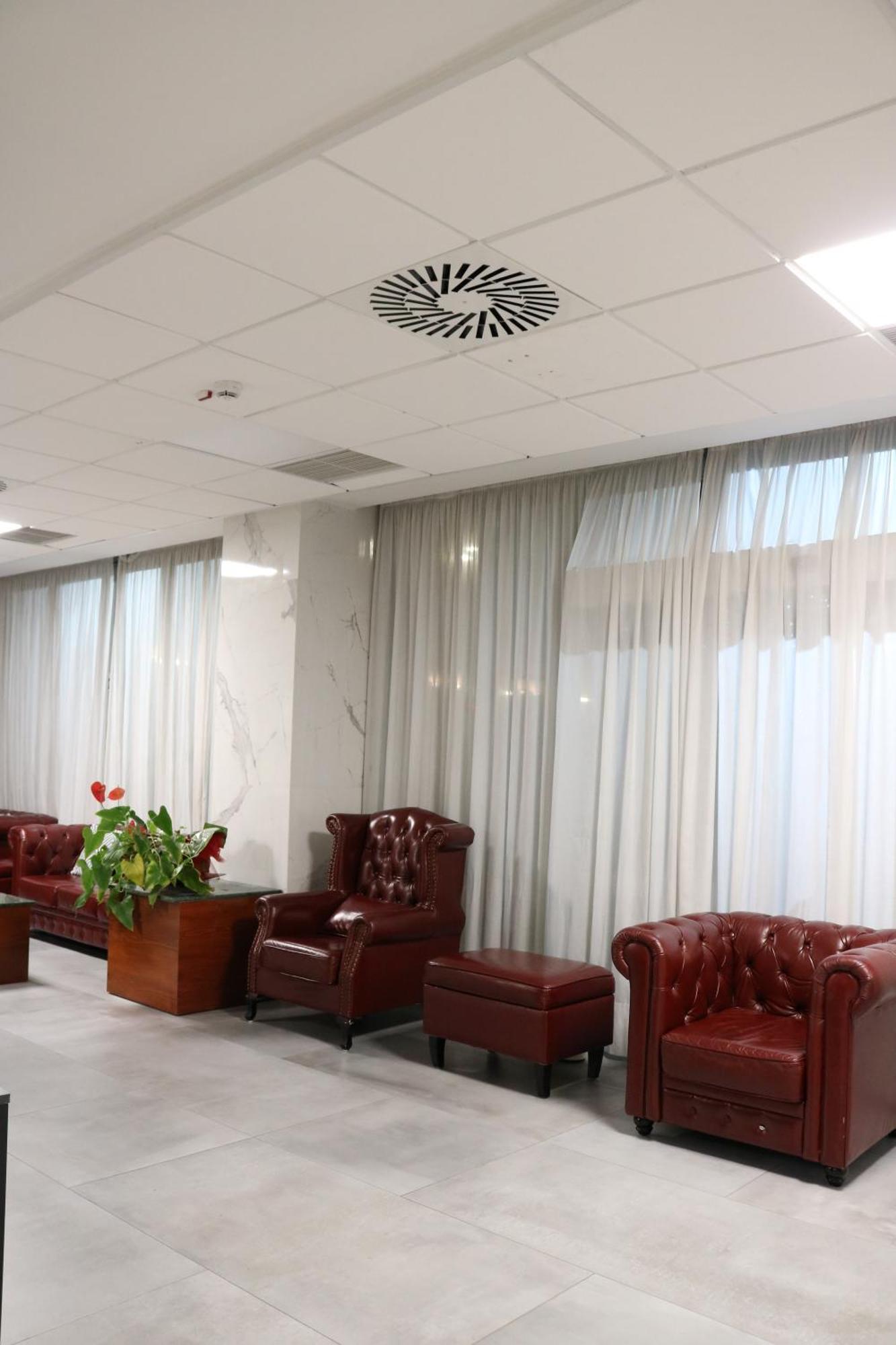 Hotel Europa Синя Екстериор снимка